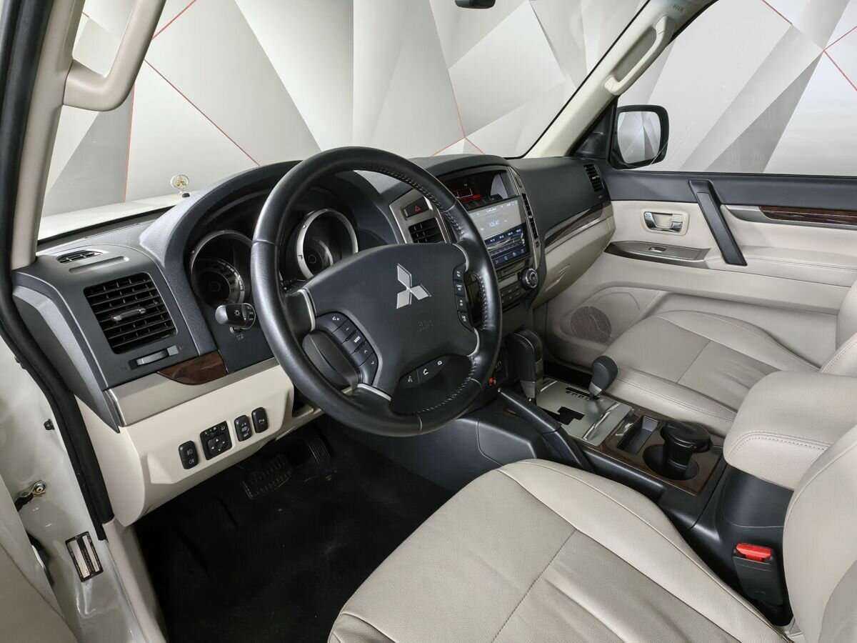 Купить Mitsubishi Pajero с пробегом. Фото: #13