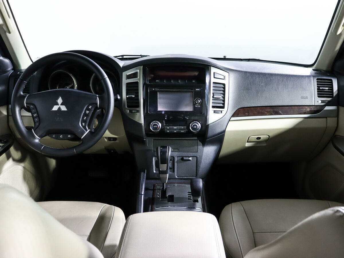 Купить Mitsubishi Pajero с пробегом. Фото: #9