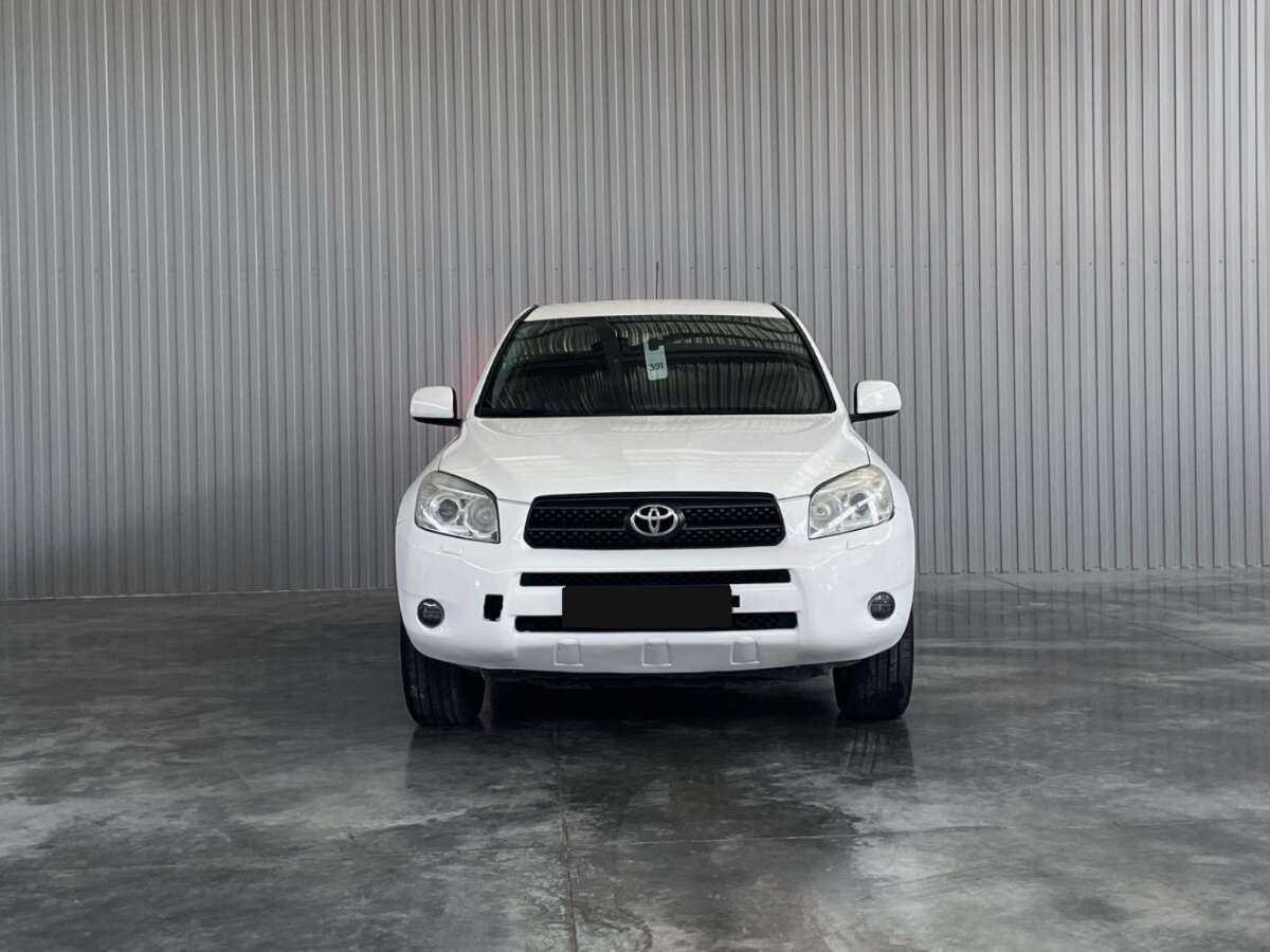 Купить Toyota RAV4 с пробегом. Фото: #1