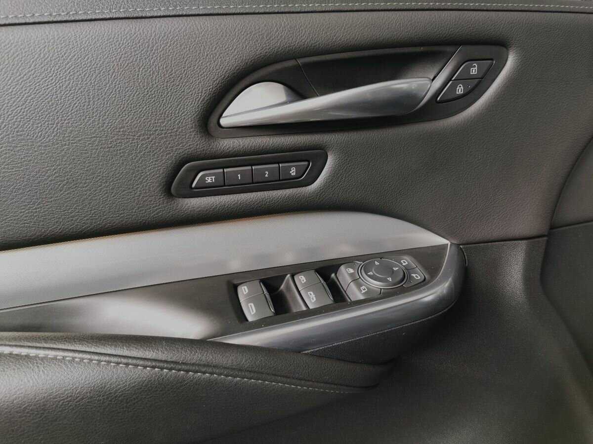 Купить Cadillac XT4 с пробегом. Фото: #17