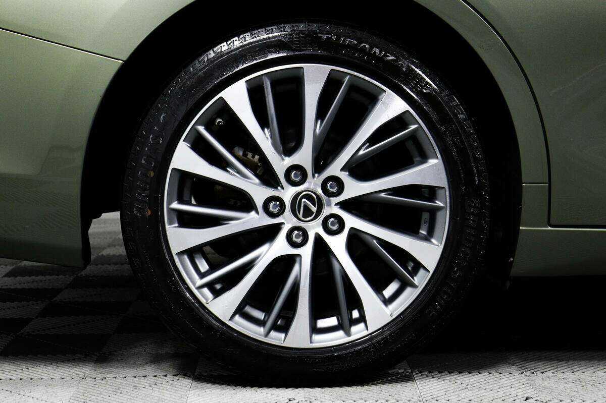 Купить Lexus ES с пробегом. Фото: #13
