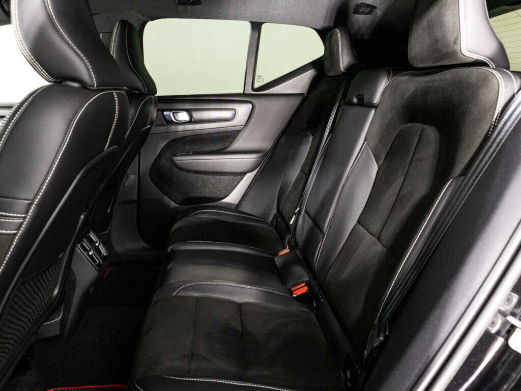 Купить Volvo XC40 с пробегом. Фото: #9