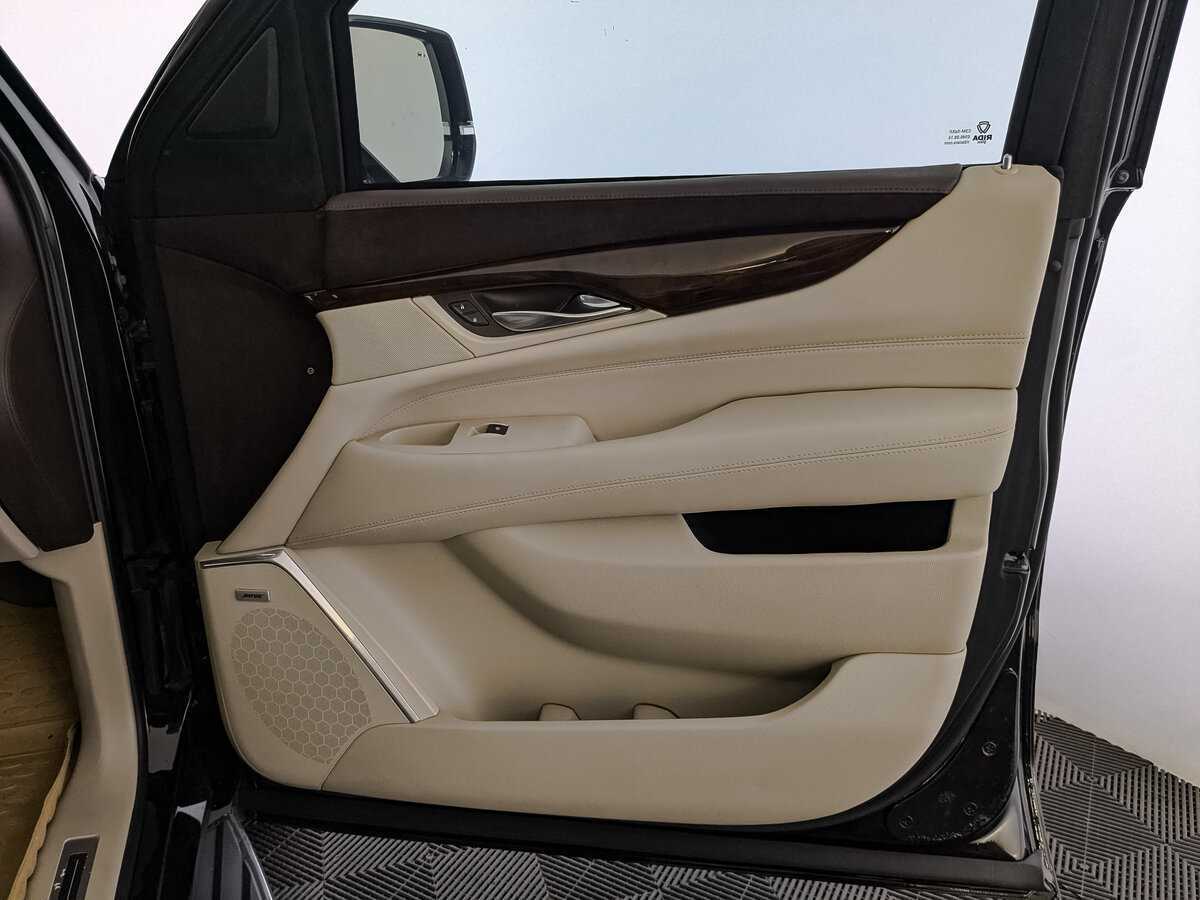Купить Cadillac Escalade с пробегом. Фото: #21