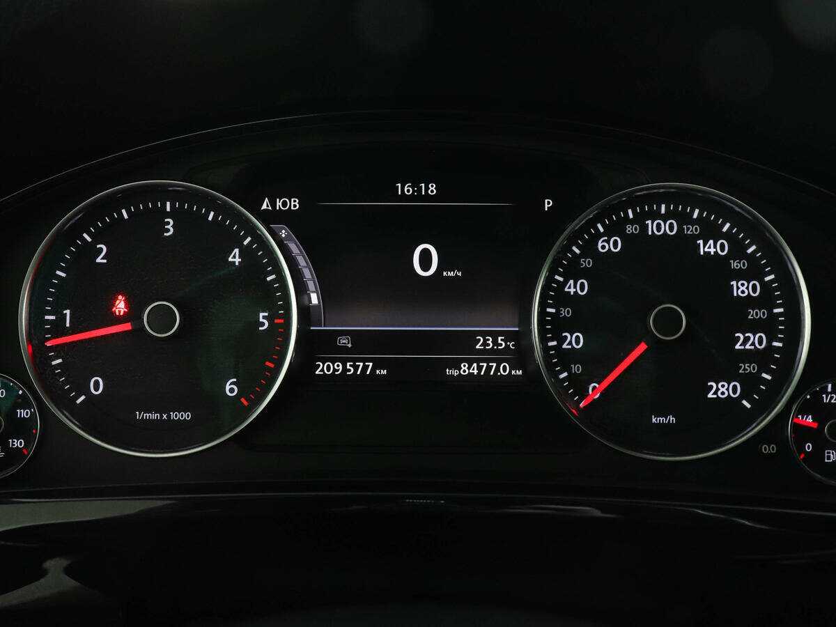 Купить Volkswagen Touareg с пробегом. Фото: #6