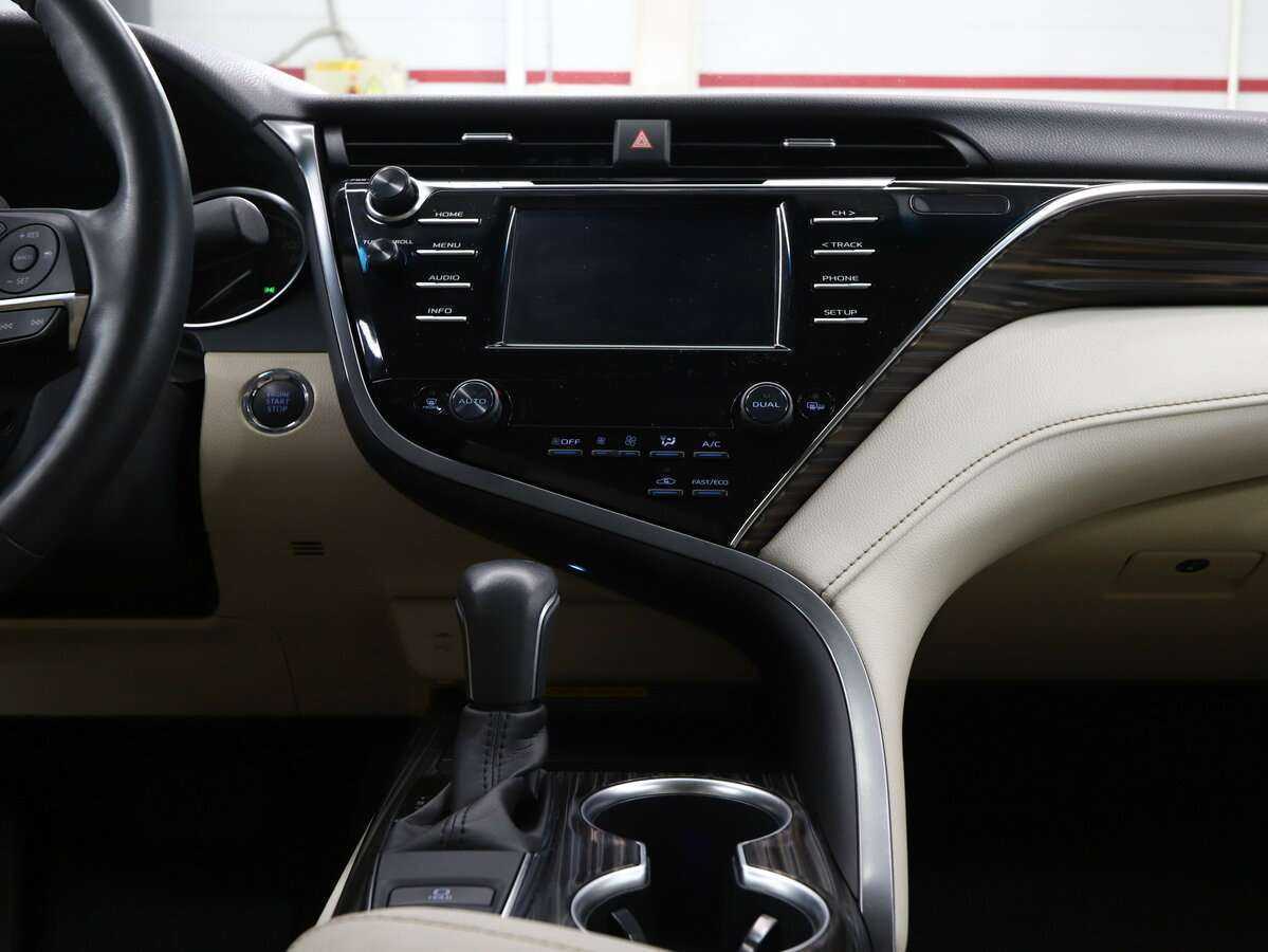 Купить Toyota Camry с пробегом. Фото: #18