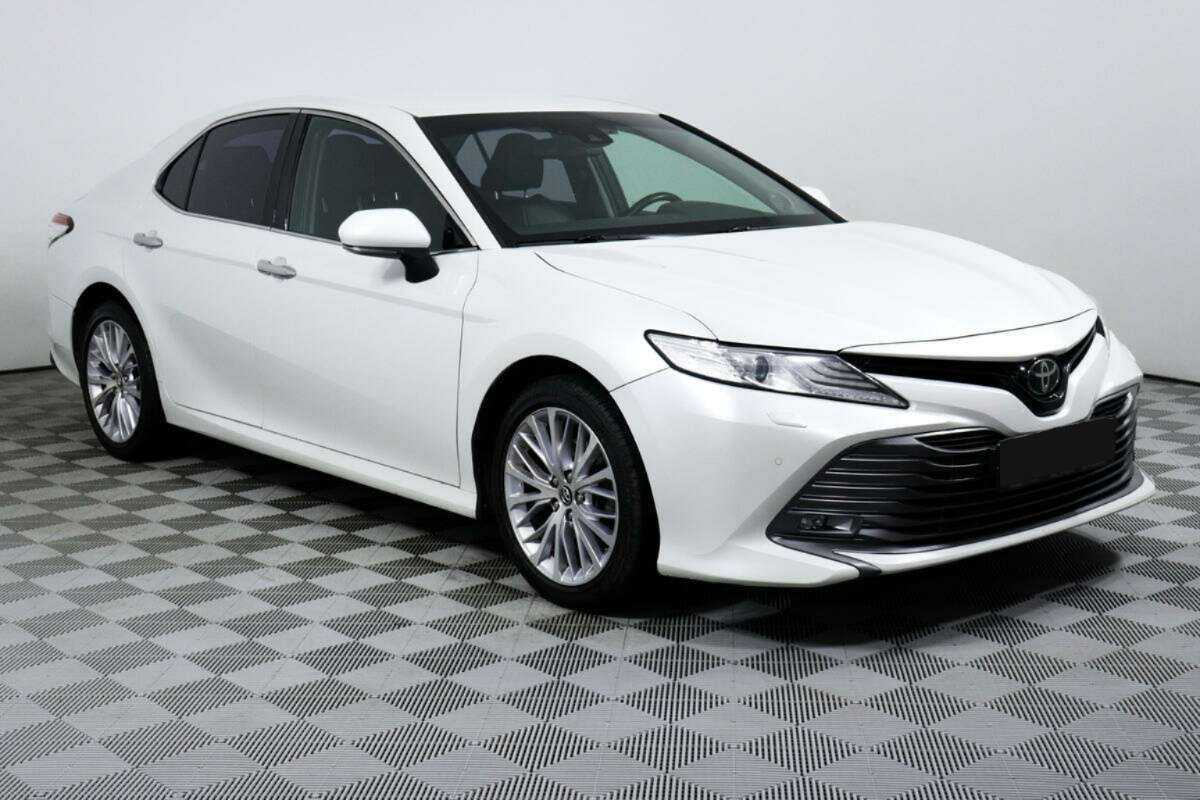 Купить Toyota Camry с пробегом. Фото: #2