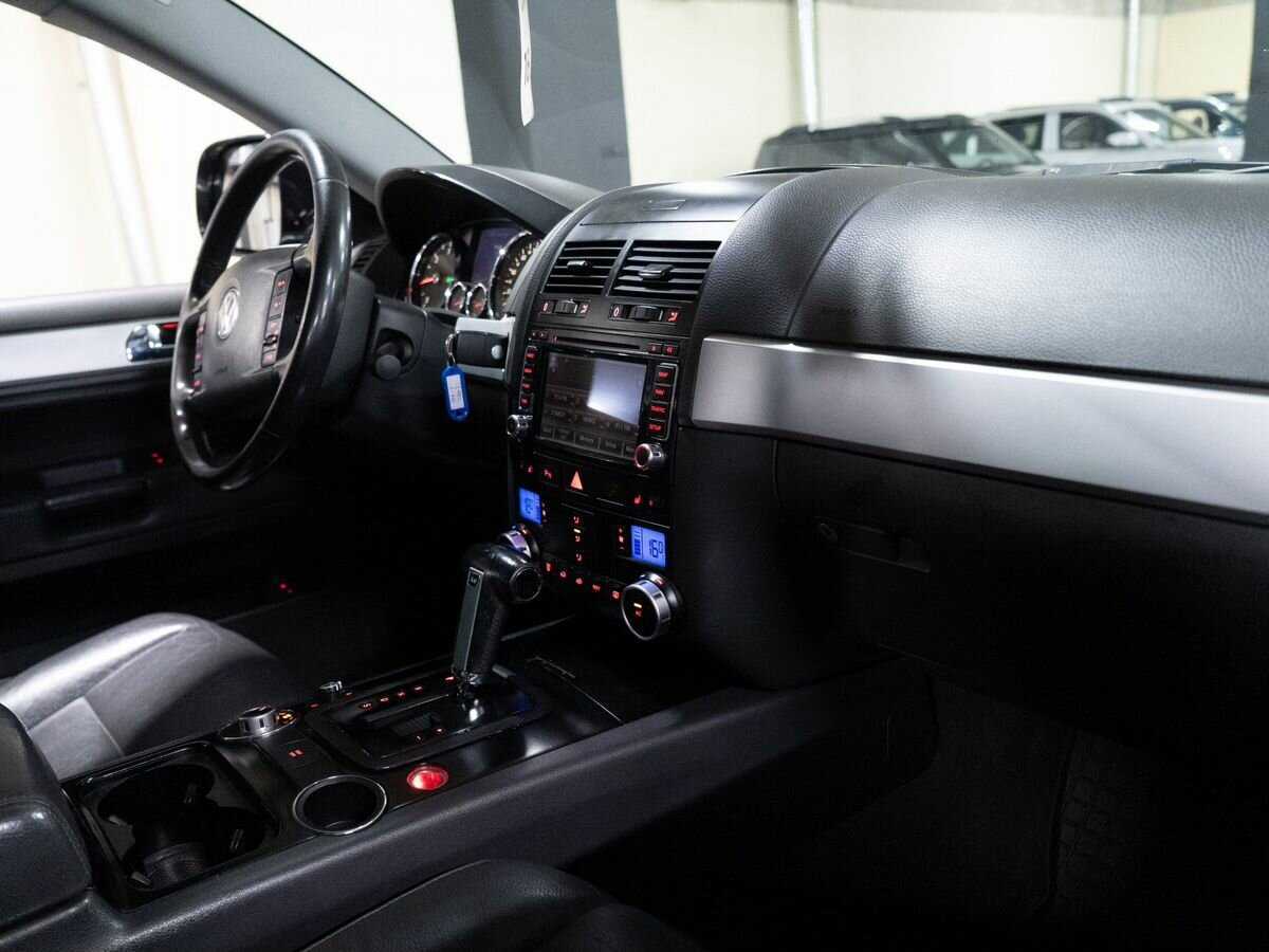 Купить Volkswagen Touareg с пробегом. Фото: #9