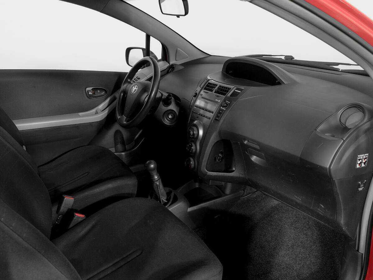 Купить Toyota Yaris с пробегом. Фото: #8