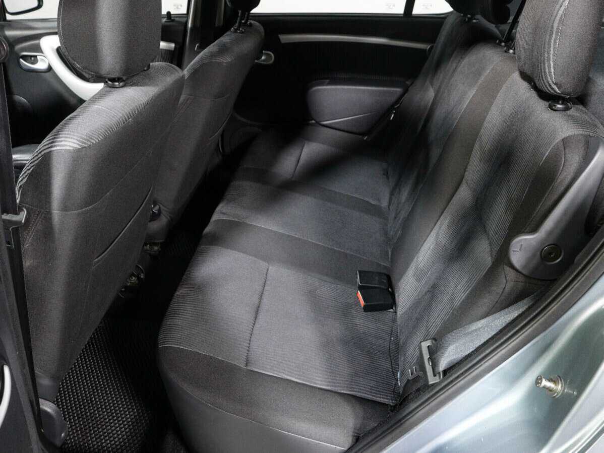 Купить Renault Sandero с пробегом. Фото: #8
