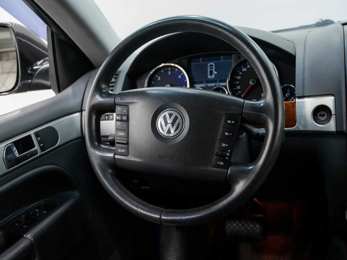 Купить Volkswagen Touareg с пробегом. Фото: #10