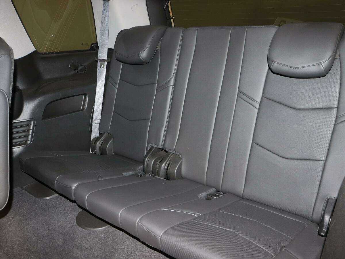 Купить Cadillac Escalade с пробегом. Фото: #11