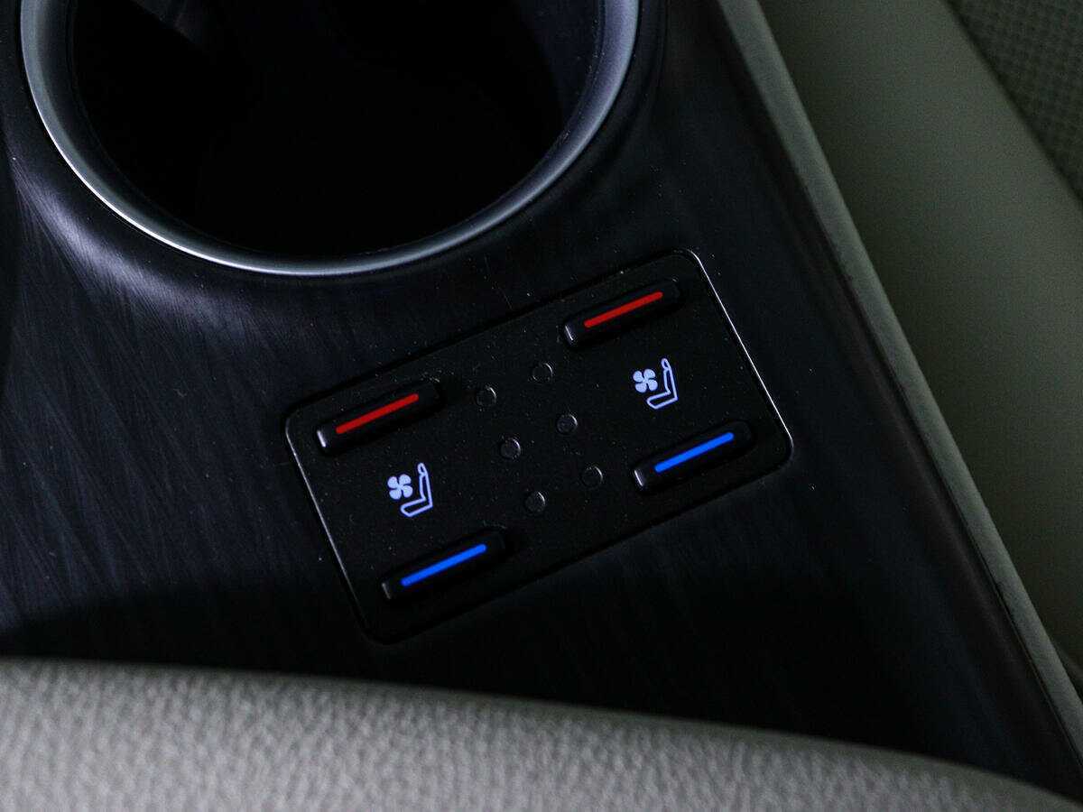 Купить Toyota Camry с пробегом. Фото: #23