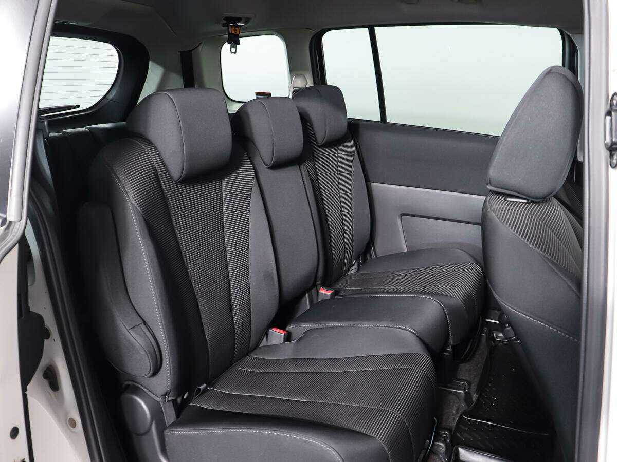 Купить Mazda 5 с пробегом. Фото: #17