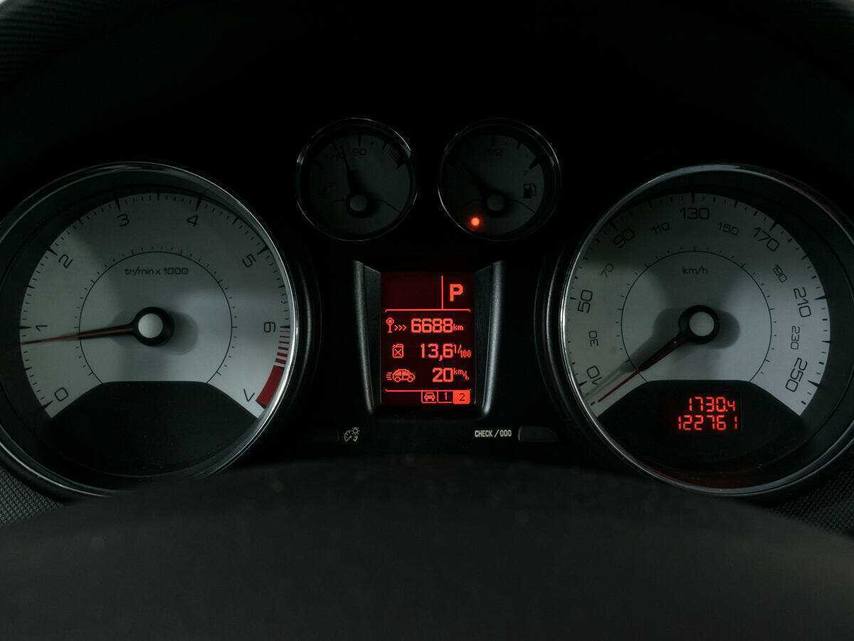 Купить Peugeot 308 с пробегом. Фото: #14