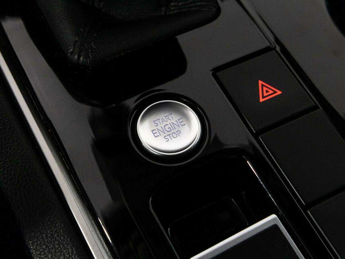 Купить Volkswagen Touareg с пробегом. Фото: #21