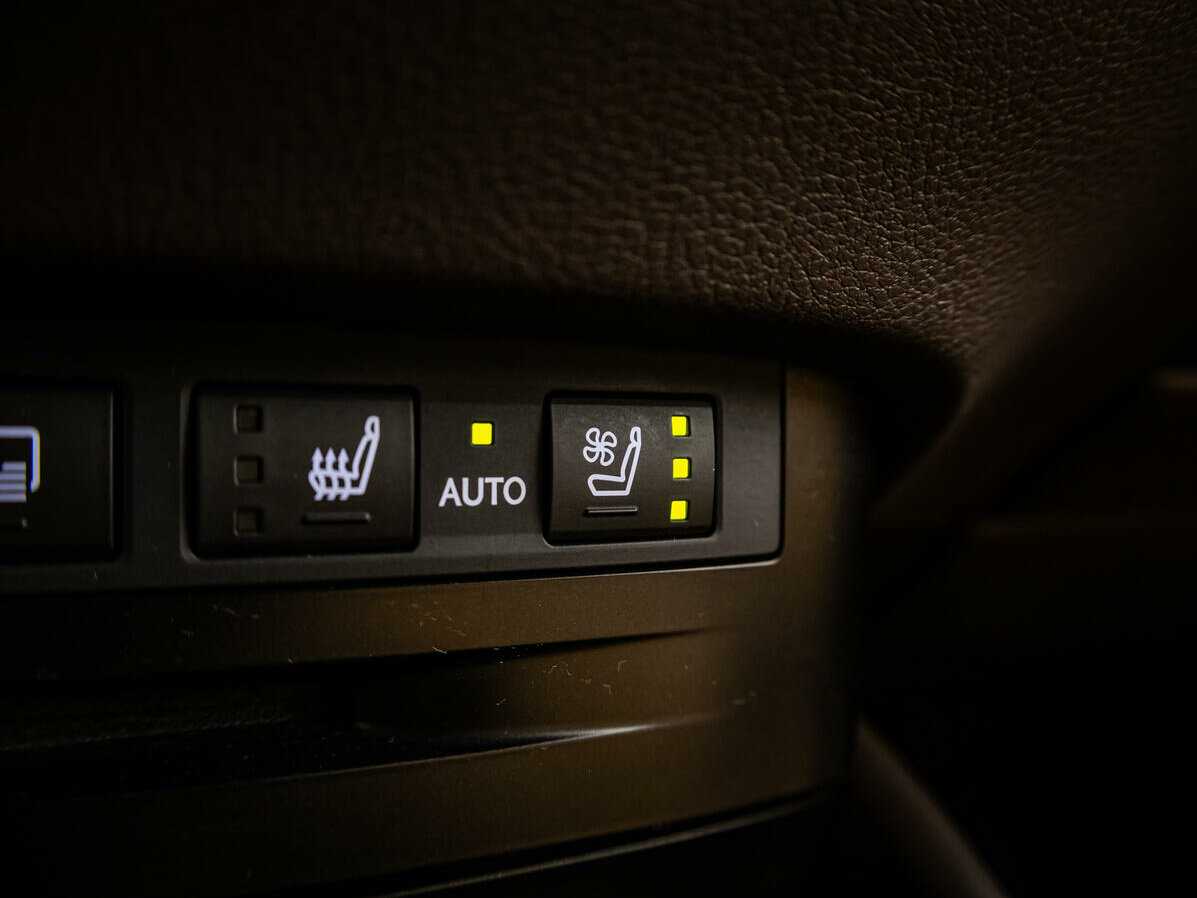 Купить Lexus ES с пробегом. Фото: #17