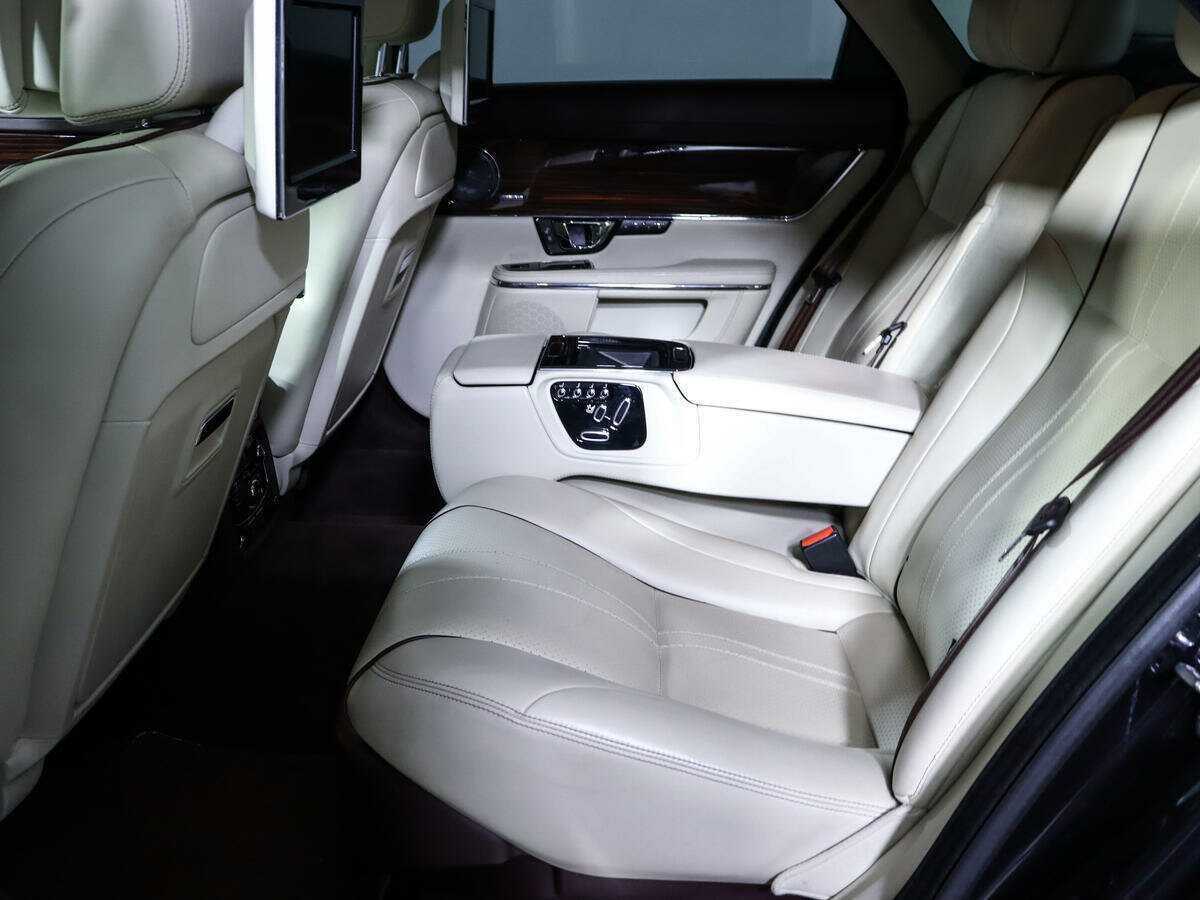 Купить Jaguar XJ с пробегом. Фото: #7