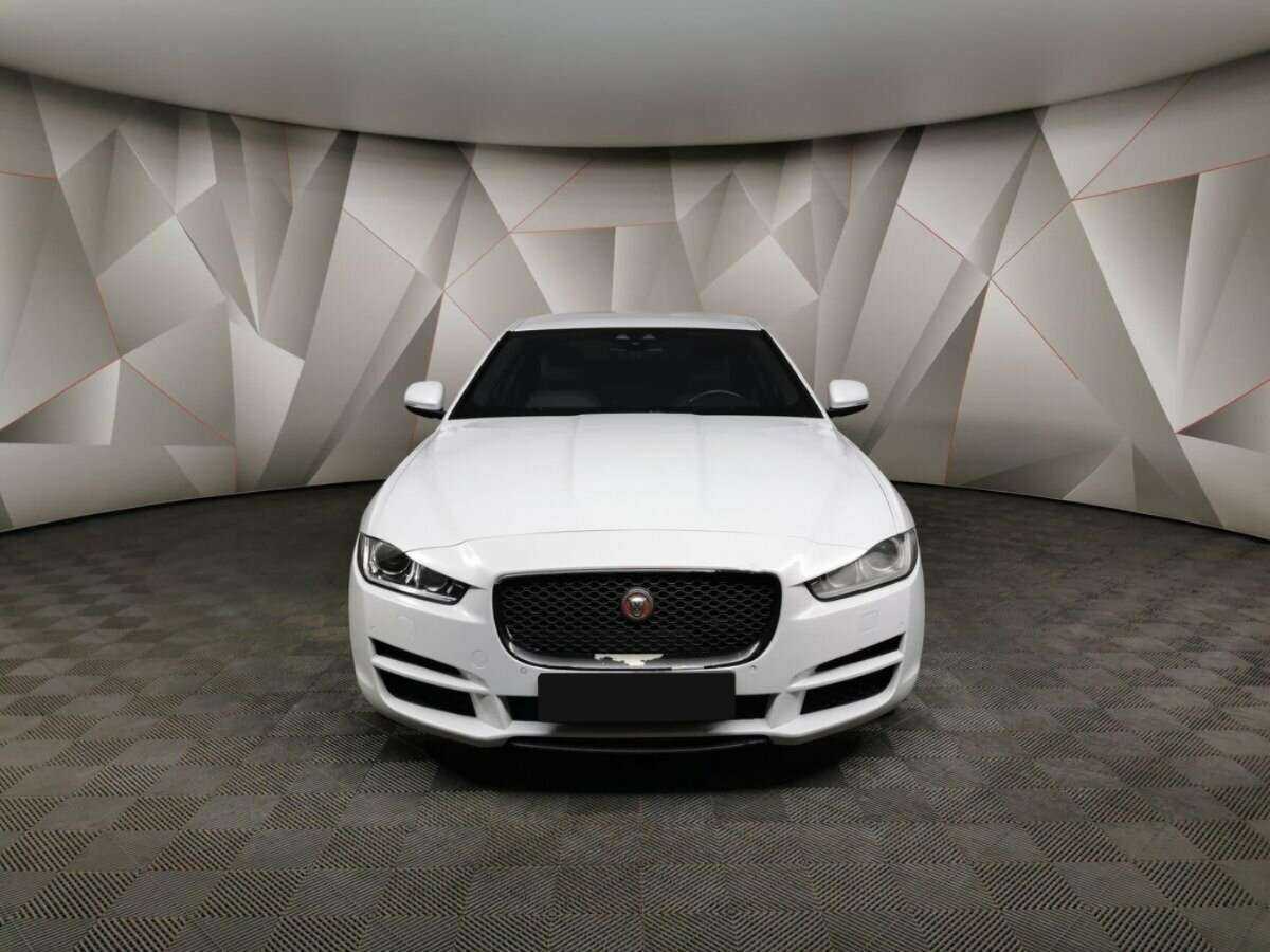 Купить Jaguar XE с пробегом. Фото: #6