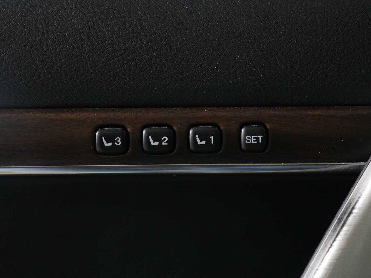 Купить Toyota Land Cruiser с пробегом. Фото: #12