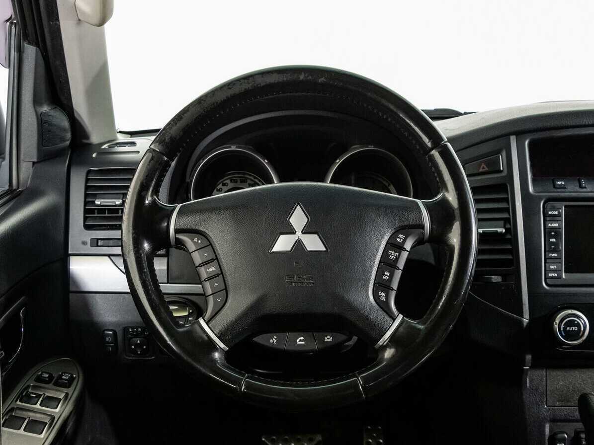 Купить Mitsubishi Pajero с пробегом. Фото: #11