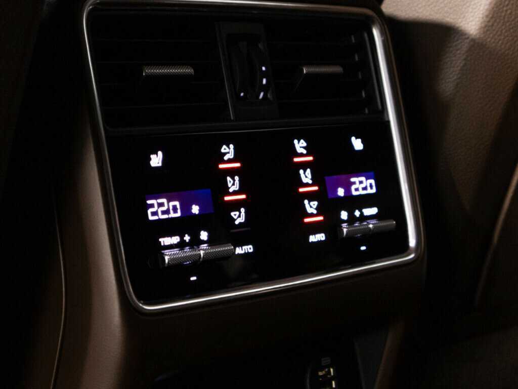 Купить Porsche Cayenne с пробегом. Фото: #26