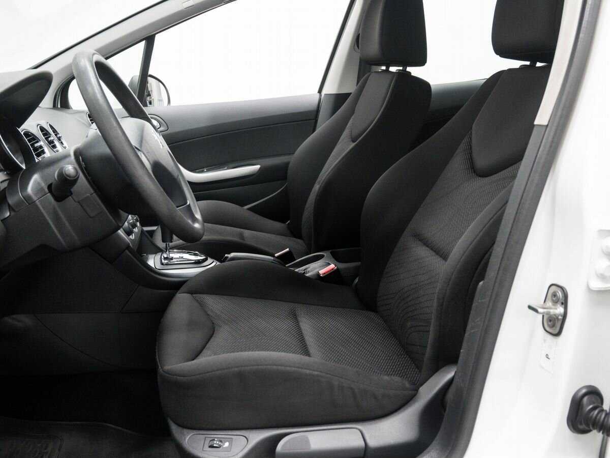 Купить Peugeot 308 с пробегом. Фото: #12