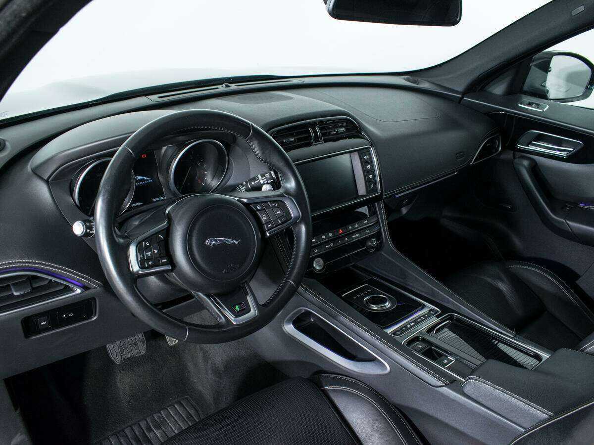 Купить Jaguar F-Pace с пробегом. Фото: #12