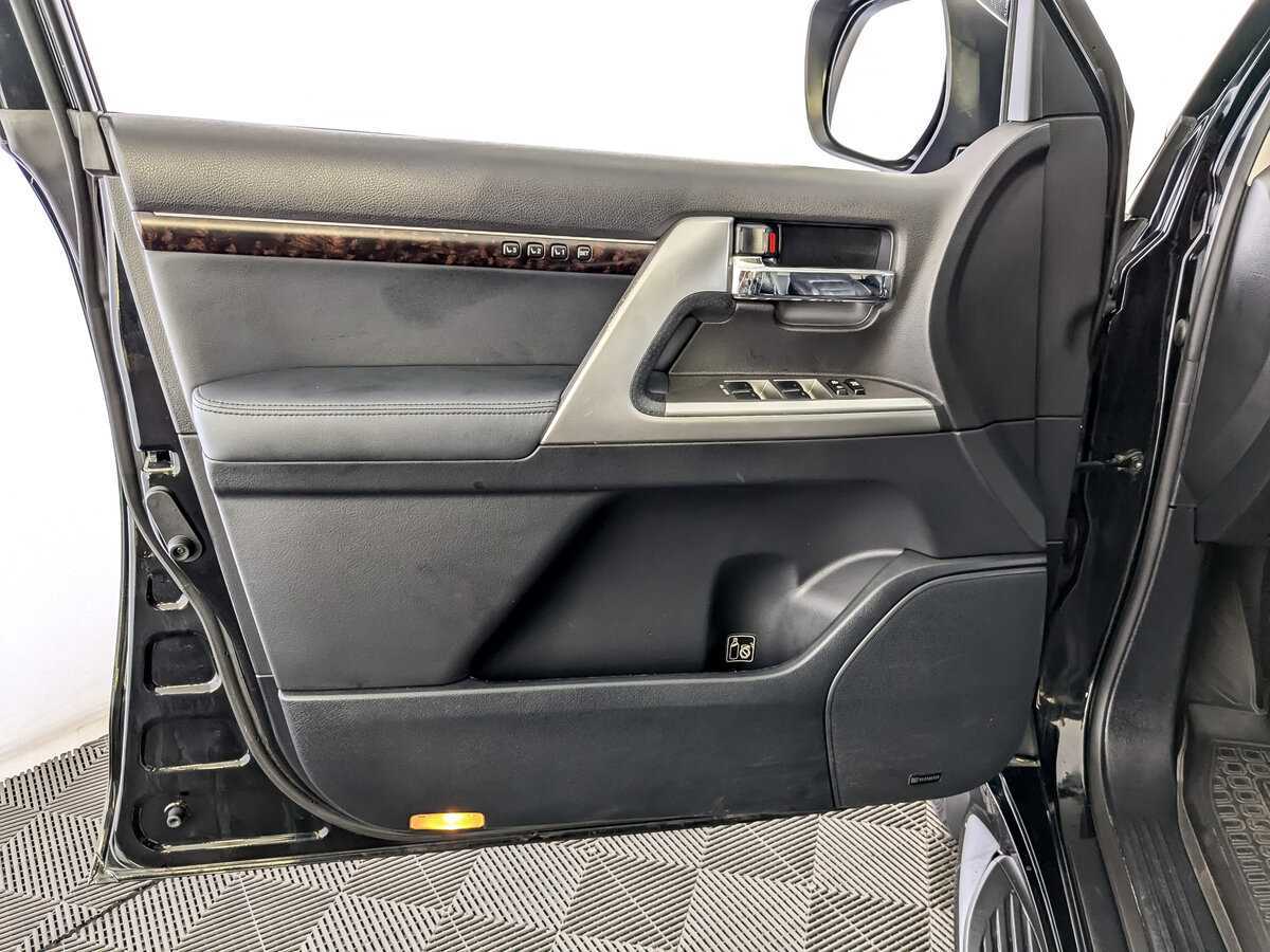 Купить Toyota Land Cruiser с пробегом. Фото: #14
