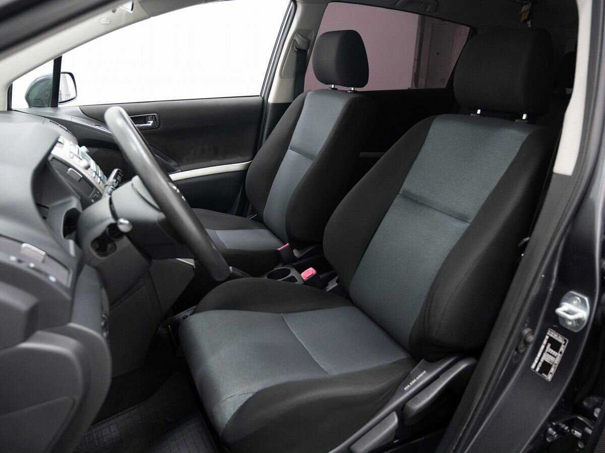 Купить Toyota Corolla Verso с пробегом. Фото: #7