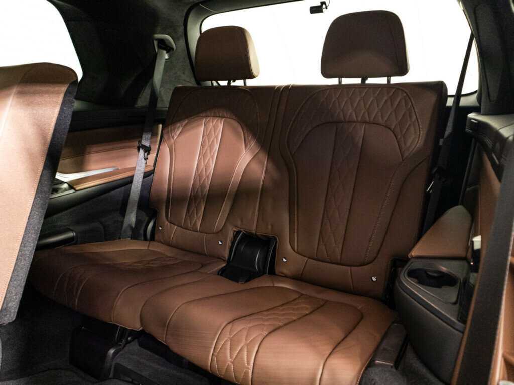 Купить BMW X7 с пробегом. Фото: #18