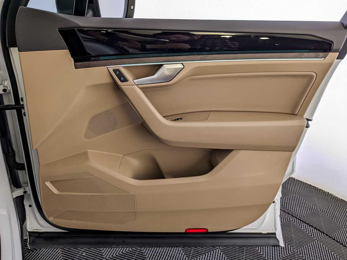 Купить Volkswagen Touareg с пробегом. Фото: #20