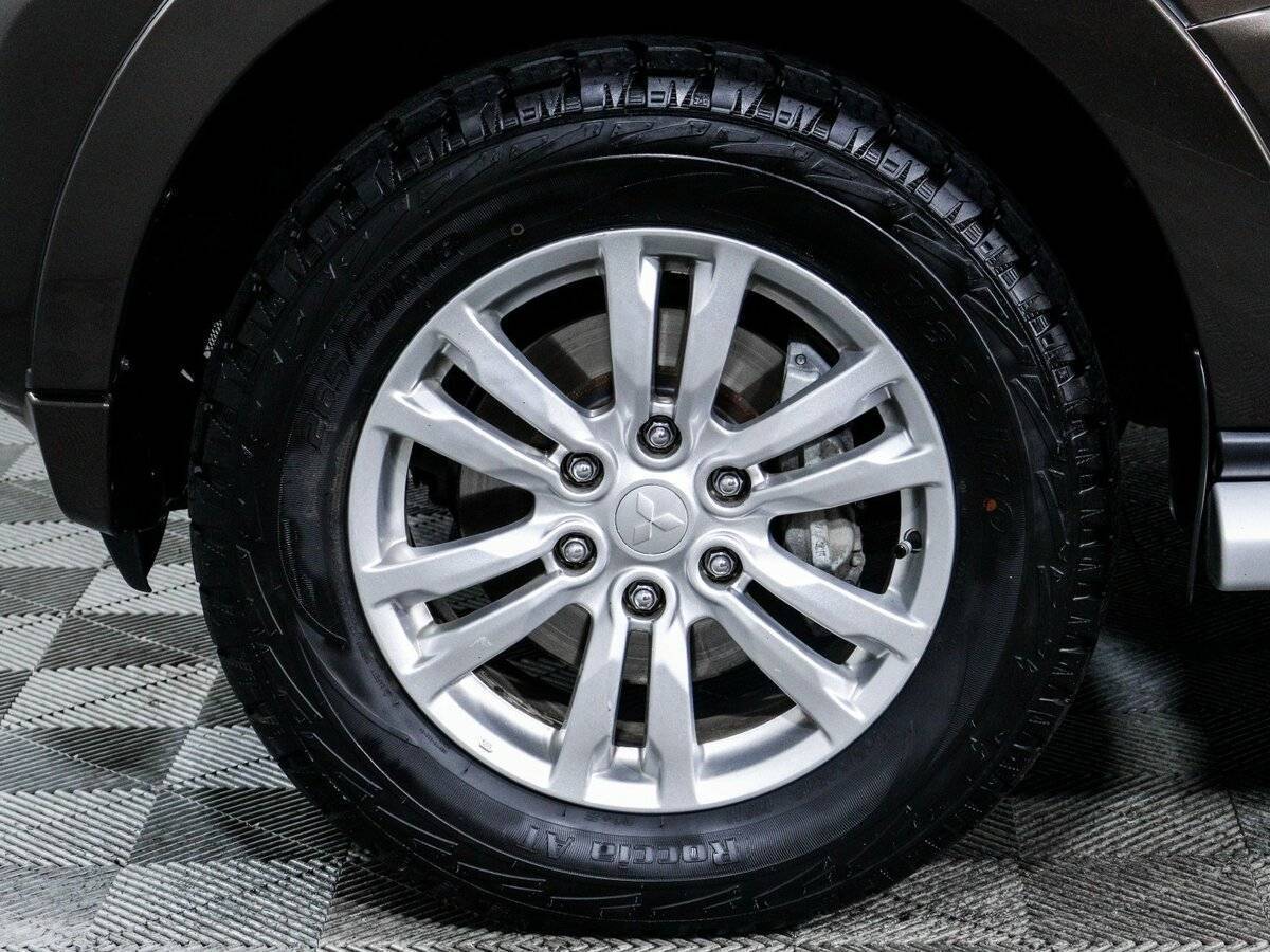 Купить Mitsubishi Pajero с пробегом. Фото: #11
