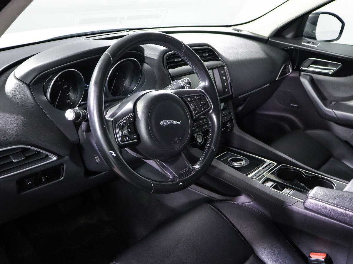 Купить Jaguar F-Pace с пробегом. Фото: #11