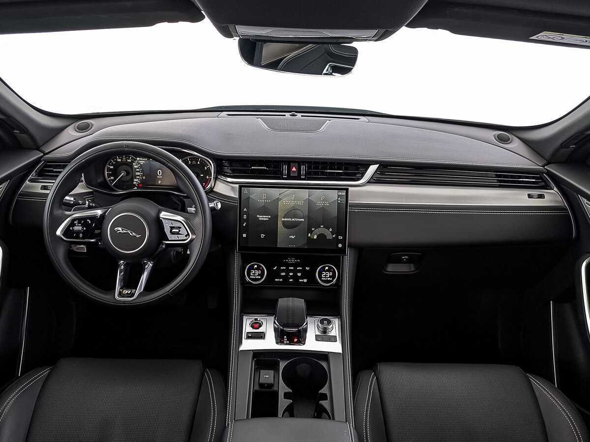 Купить Jaguar F-Pace с пробегом. Фото: #13