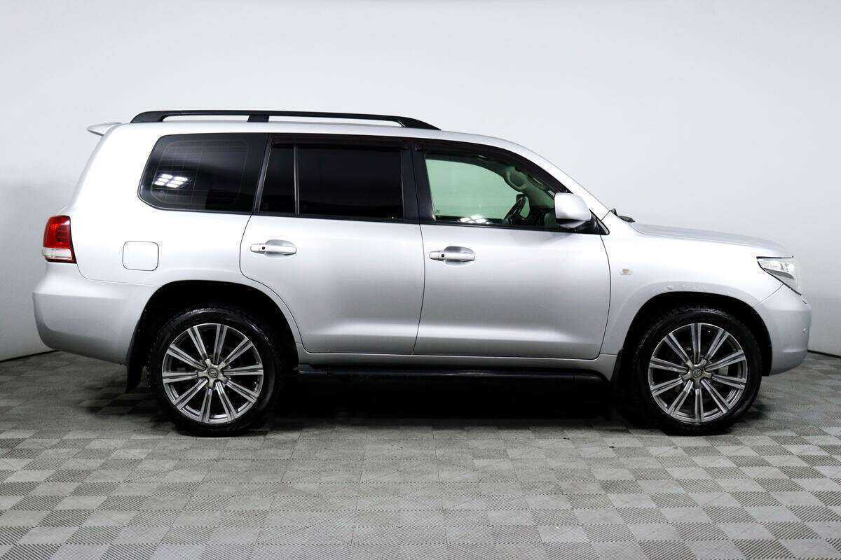 Купить Toyota Land Cruiser с пробегом. Фото: #2