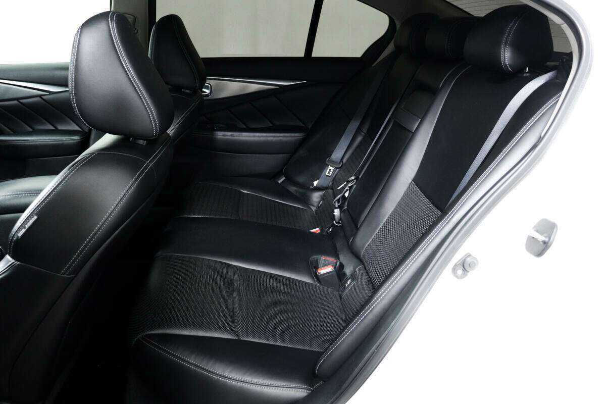 Купить Infiniti Q50 с пробегом. Фото: #11