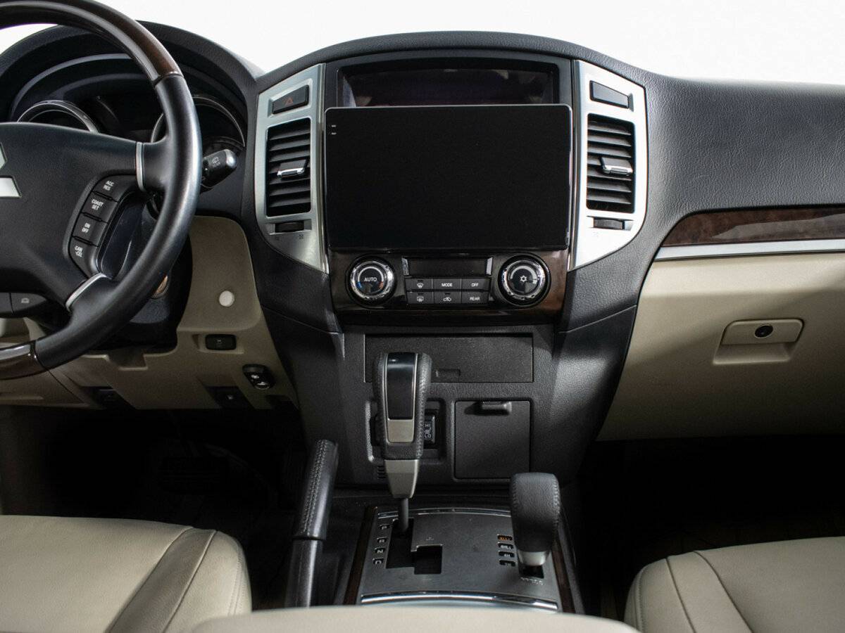 Купить Mitsubishi Pajero с пробегом. Фото: #11