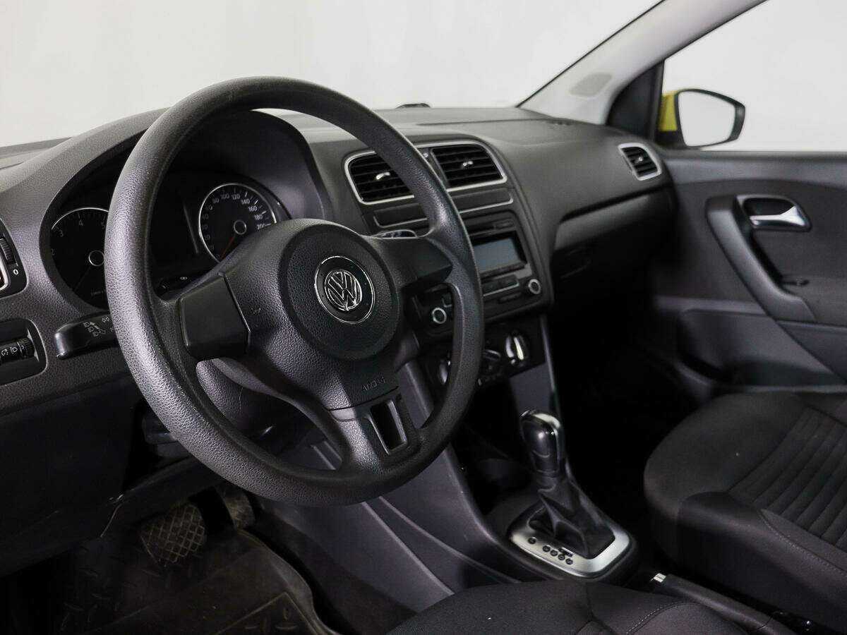 Купить Volkswagen Polo с пробегом. Фото: #8