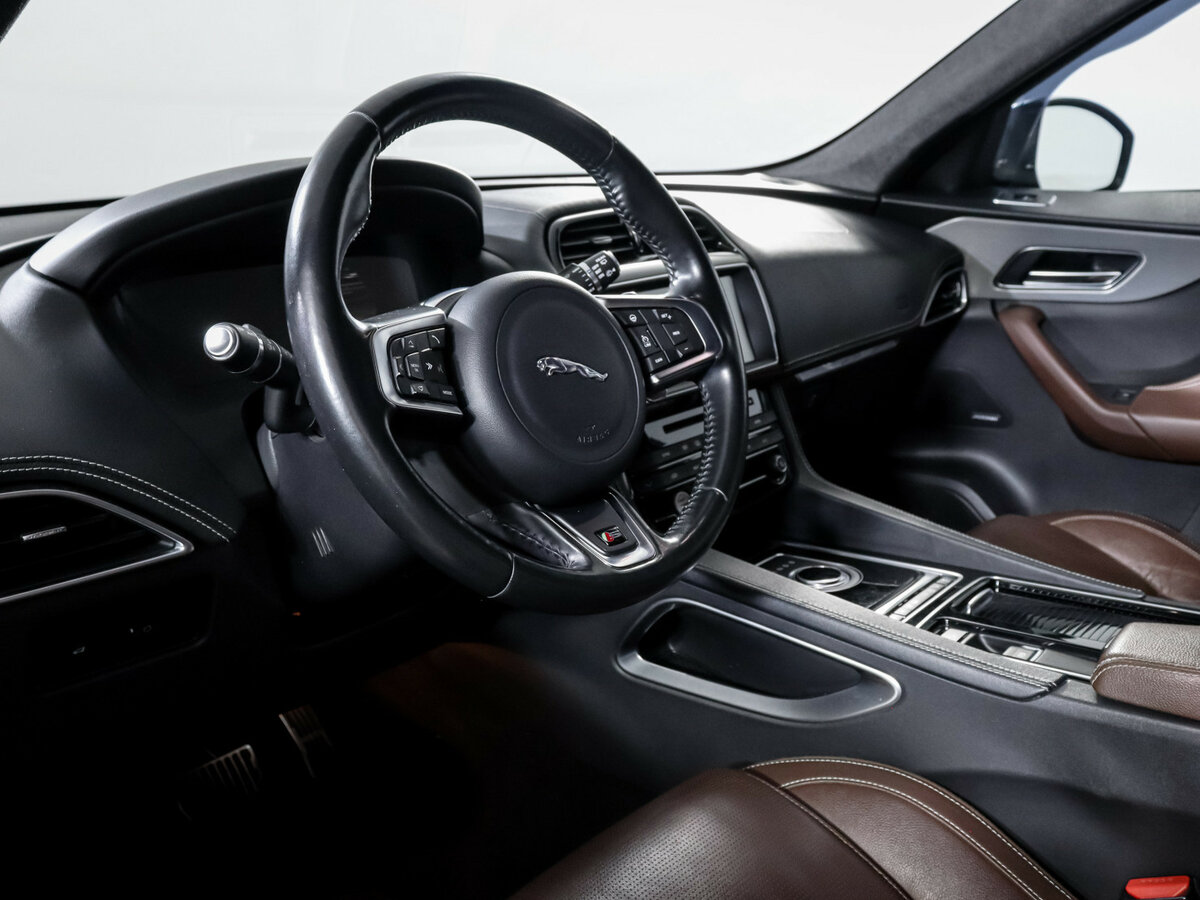 Купить Jaguar F-Pace с пробегом. Фото: #13