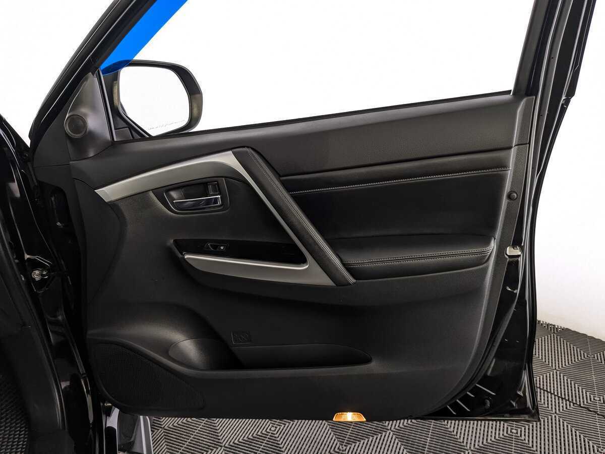 Купить Mitsubishi Montero Sport с пробегом. Фото: #22
