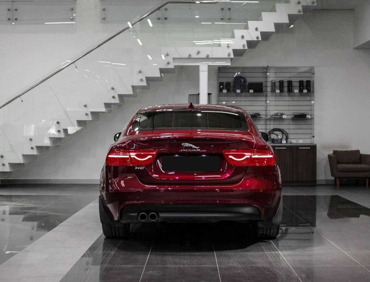 Купить Jaguar XE с пробегом. Фото: #6