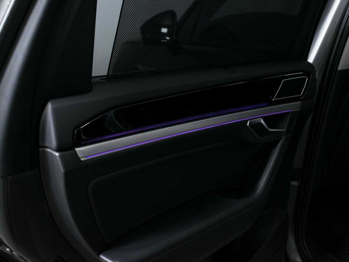 Купить Volkswagen Touareg с пробегом. Фото: #24