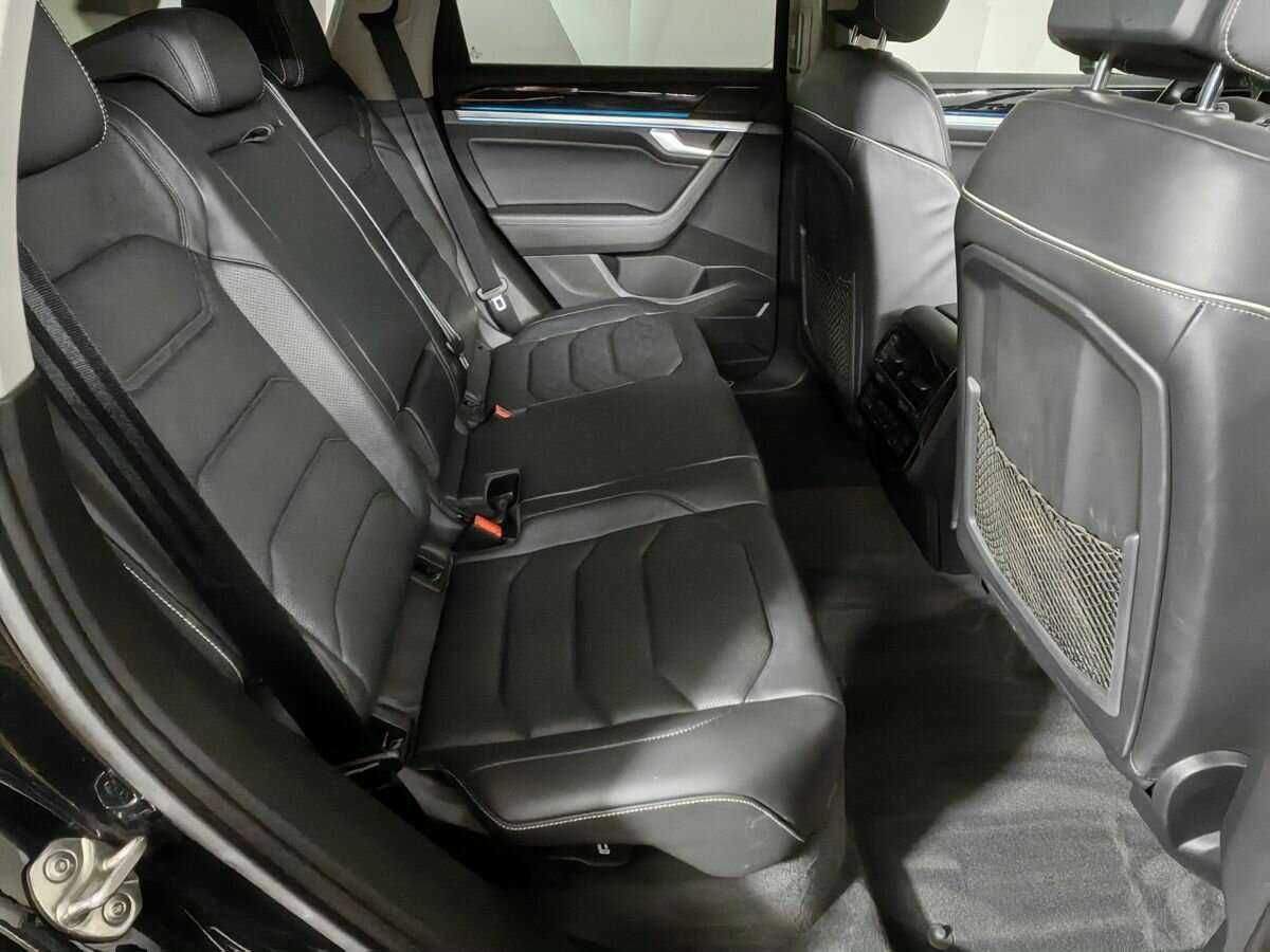 Купить Volkswagen Touareg с пробегом. Фото: #11