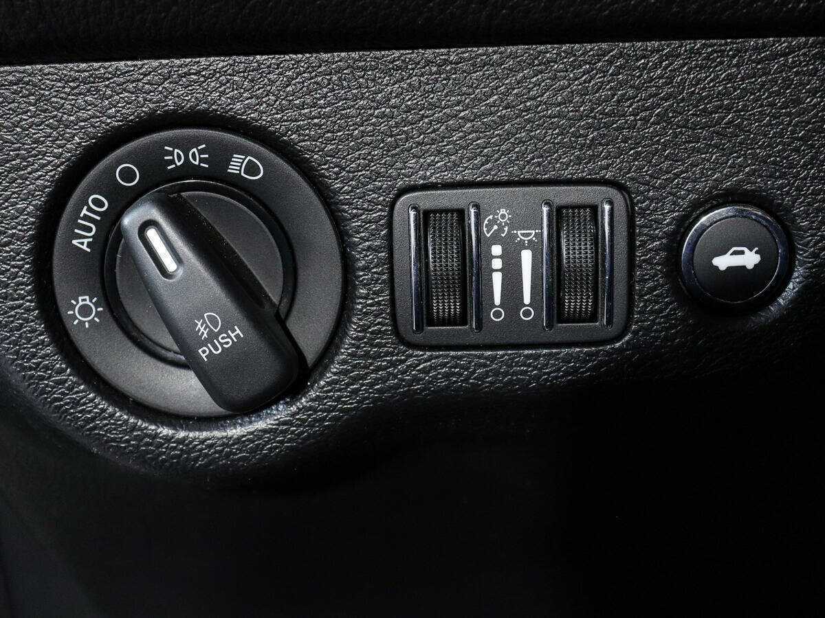 Купить Dodge Challenger с пробегом. Фото: #18