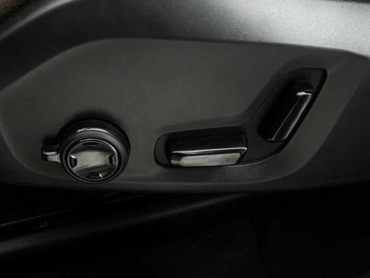 Купить Volvo XC60 с пробегом. Фото: #13