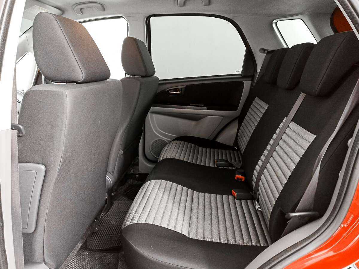 Купить Suzuki SX4 с пробегом. Фото: #8