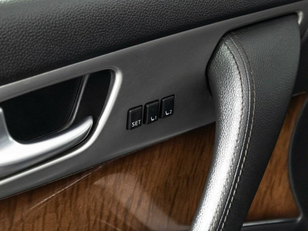 Купить Infiniti QX70 с пробегом. Фото: #17