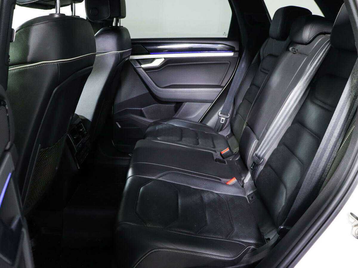 Купить Volkswagen Touareg с пробегом. Фото: #6