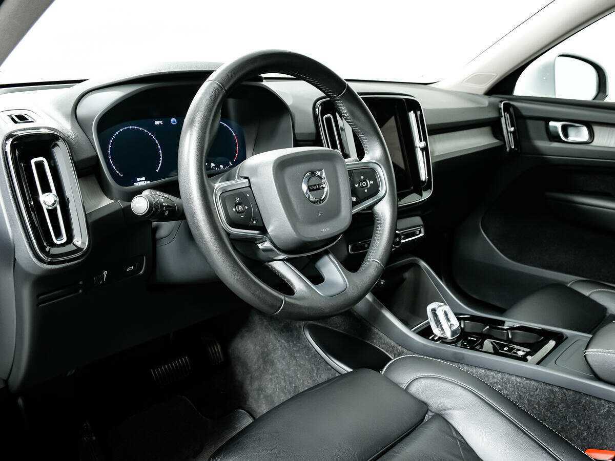 Купить Volvo XC40 с пробегом. Фото: #12