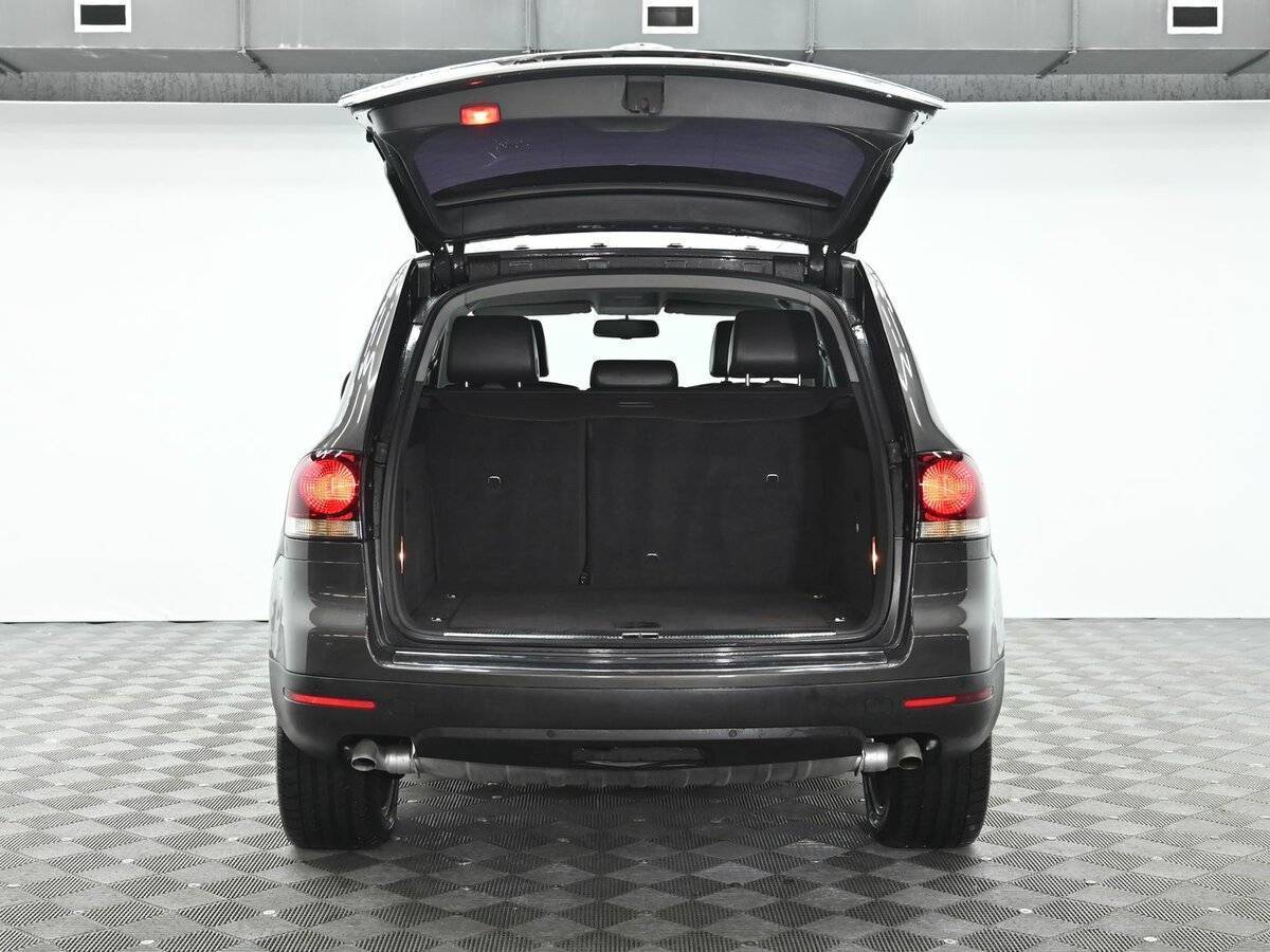 Купить Volkswagen Touareg с пробегом. Фото: #4